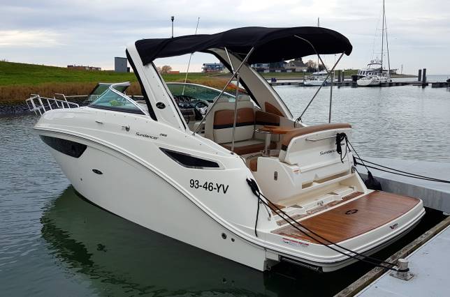 Maxum 240 se lesboot van Start2Boat